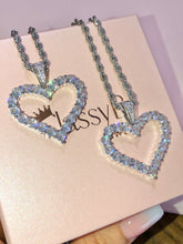Load image into Gallery viewer, HOLLOW HEART NECKLACE
